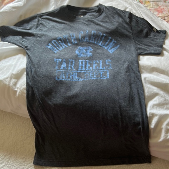 UNC Tarheels T-Shirt - Picture 2 of 4
